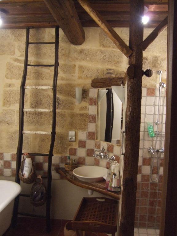 Bed and Breakfast Bize De La Tour Saint-Bonnet-du-Gard Номер фото